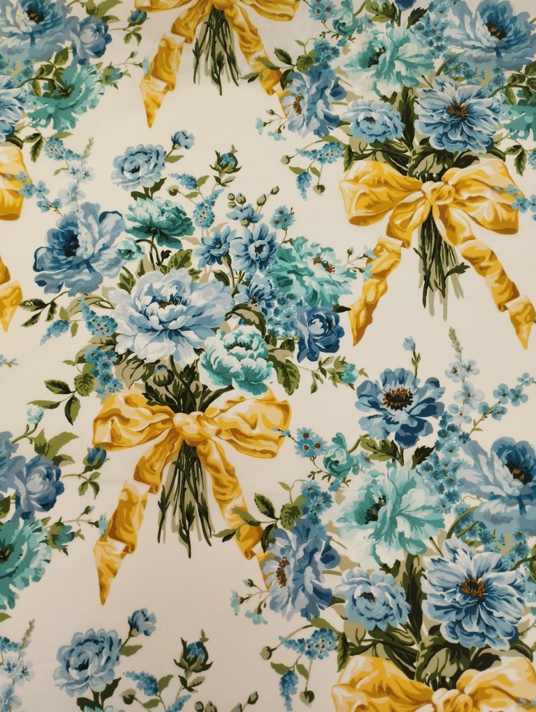 LibertyxNetflix Bridgerton-Bow Bouquet